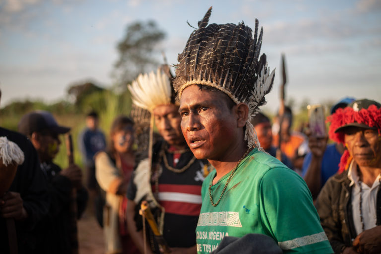 Indigenous people. Мапуче Чили. Мапуче индейцы. Парагвай люди. Племя мапуче.